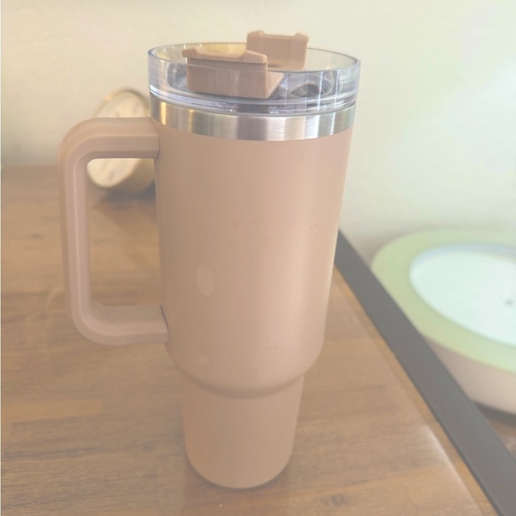 RARE Adventure Quencher Travel
Tumbler | 40 OZ
Driftwood - Picture 5 of 8